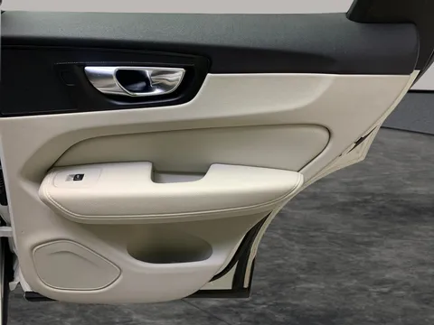 Thumbnail image for the Volvo XC60 2.0 D4 Momentum