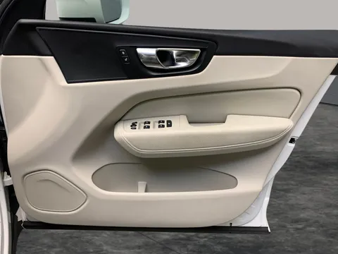 Thumbnail image for the Volvo XC60 2.0 D4 Momentum