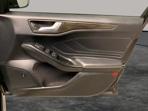Thumbnail image for the Ford Focus 1.0T EcoBoost Vignale