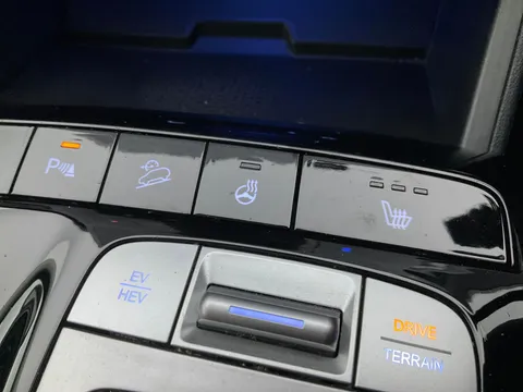 Thumbnail image for the Hyundai Tucson 1.6 h T-GDi 13.8kWh Premium   Plug-in  4WD