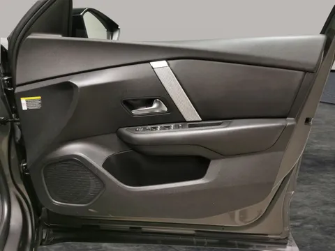 Thumbnail image for the Citroën C4 X 1.2 PureTech Shine Fastback  EAT8