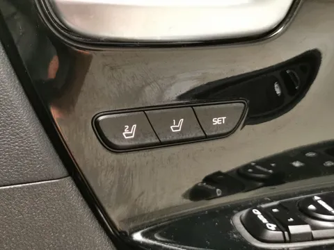 Thumbnail image for the Kia Niro 64kWh 4+