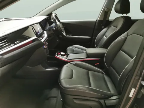 Thumbnail image for the Kia Niro 64kWh 4+