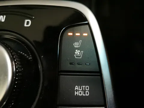Thumbnail image for the Kia Niro 64kWh 4+