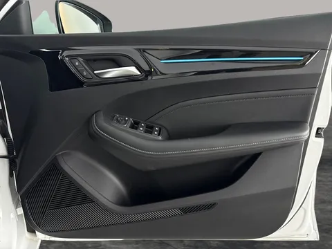 Thumbnail image for the Mg Mg5 61.1kWh SE Long Range