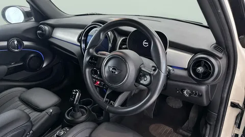 Thumbnail image for the Mini Hatch 1.5 Cooper Exclusive   Steptronic