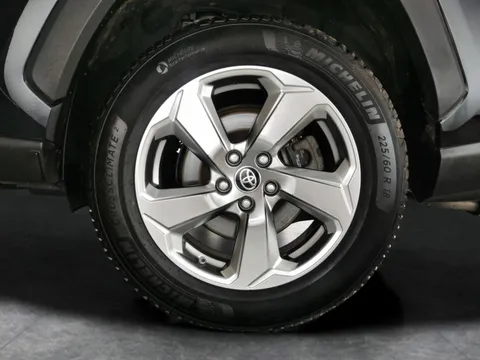 Thumbnail image for the Toyota RAV4 2.5 VVT-h GPF Design    CVT