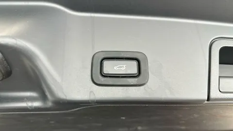 Thumbnail image for the Land Rover Range Rover Evoque 1.5 P300e 12.2kWh R-Dynamic SE   Plug-in  4WD