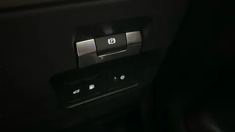 Thumbnail image for the Land Rover Range Rover Evoque 1.5 P300e 12.2kWh R-Dynamic SE   Plug-in  4WD