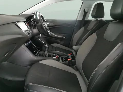 Thumbnail image for the Vauxhall Grandland X 1.2 Turbo SRi Nav