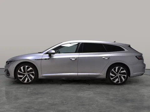 Thumbnail image for the Volkswagen Arteon 1.4 TSI 13kWh R-Line Shooting Brake  Plug-in  DSG