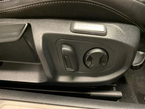 Thumbnail image for the Volkswagen Arteon 1.4 TSI 13kWh R-Line Shooting Brake  Plug-in  DSG