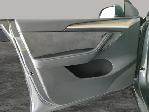 Thumbnail image for the Tesla Model Y (Dual Motor) Long Range   4WDE