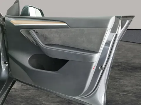 Thumbnail image for the Tesla Model Y (Dual Motor) Long Range   4WDE