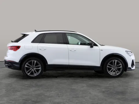 Thumbnail image for the Audi Q3 1.5 TFSI CoD 35 Black Edition