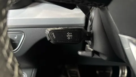 Thumbnail image for the Audi Q5 2.0 TDI 40 S line   S Tronic quattro
