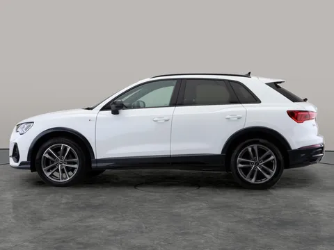 Thumbnail image for the Audi Q3 1.5 TFSI CoD 35 Black Edition