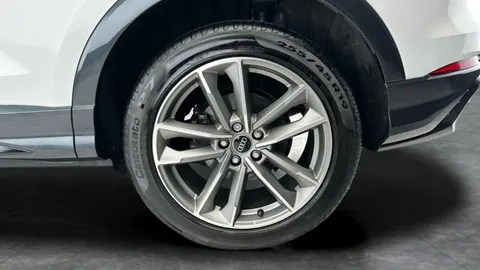 Thumbnail image for the Audi Q3 1.5 TFSI CoD 35 Black Edition