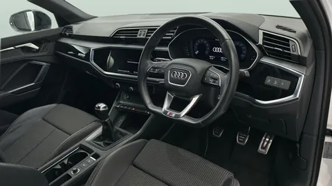 Thumbnail image for the Audi Q3 1.5 TFSI CoD 35 Black Edition