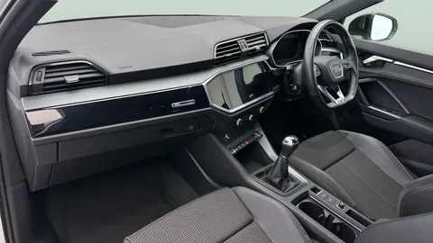Thumbnail image for the Audi Q3 1.5 TFSI CoD 35 Black Edition