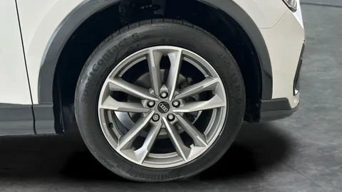 Thumbnail image for the Audi Q3 1.5 TFSI CoD 35 Black Edition
