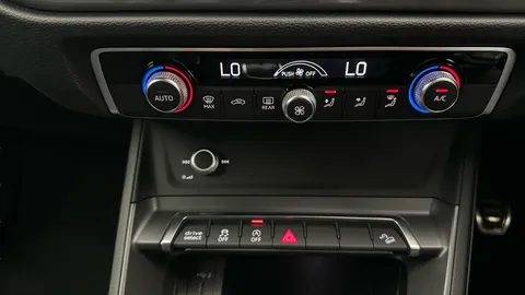 Thumbnail image for the Audi Q3 1.5 TFSI CoD 35 Black Edition