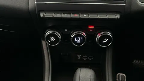 Thumbnail image for the Renault Captur 1.3 TCe Iconic Edition   EDC