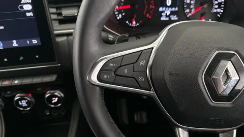 Thumbnail image for the Renault Captur 1.3 TCe Iconic Edition   EDC