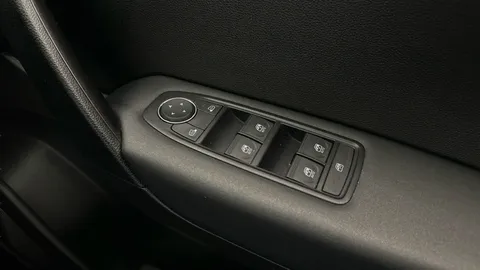 Thumbnail image for the Renault Captur 1.3 TCe Iconic Edition   EDC