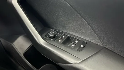 Thumbnail image for the Volkswagen T-Cross 1.0 TSI SEL