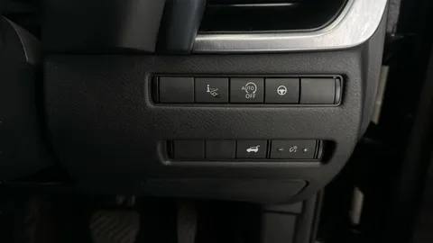 Thumbnail image for the Nissan Qashqai 1.3 DIG-T MHEV Tekna    XTRON