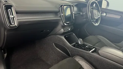 Thumbnail image for the Volvo XC40 1.5h T5 Twin Engine Recharge 10.7kWh R-Design   Plug-in