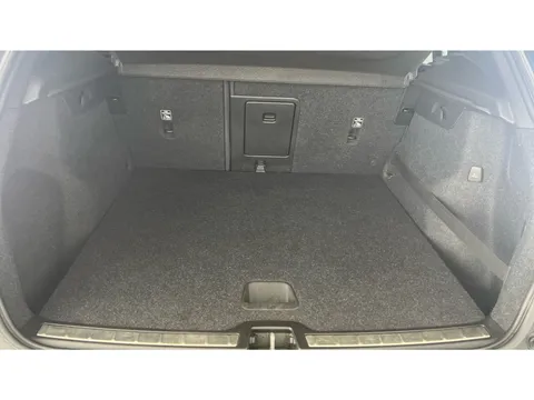 Thumbnail image for the Volvo XC40 1.5h T5 Twin Engine Recharge 10.7kWh R-Design   Plug-in