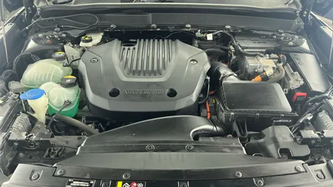 Thumbnail image for the Volvo XC40 1.5h T5 Twin Engine Recharge 10.7kWh R-Design   Plug-in