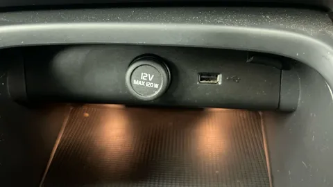 Thumbnail image for the Volvo XC40 1.5h T5 Twin Engine Recharge 10.7kWh R-Design   Plug-in