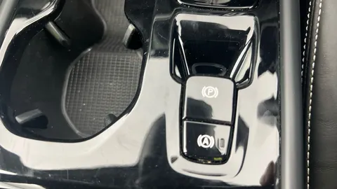 Thumbnail image for the Volvo XC40 1.5h T5 Twin Engine Recharge 10.7kWh R-Design   Plug-in
