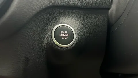 Thumbnail image for the Volvo XC40 1.5h T5 Twin Engine Recharge 10.7kWh R-Design   Plug-in