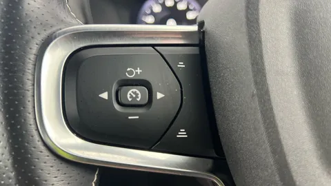 Thumbnail image for the Volvo XC40 1.5h T5 Twin Engine Recharge 10.7kWh R-Design   Plug-in