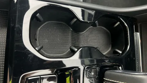 Thumbnail image for the Volvo XC40 1.5h T5 Twin Engine Recharge 10.7kWh R-Design   Plug-in