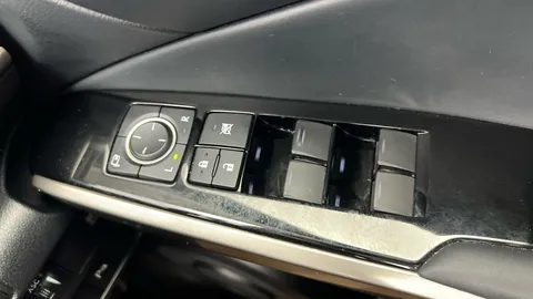 Thumbnail image for the Lexus Is 2.5 300h    E-CVT