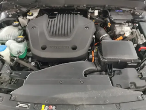 Thumbnail image for the Volvo XC40 1.5h T4 Recharge 10.7kWh R-Design   Plug-in