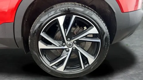 Thumbnail image for the Volvo XC40 1.5h T5 Twin Engine Recharge 10.7kWh R-Design Pro   Plug-in