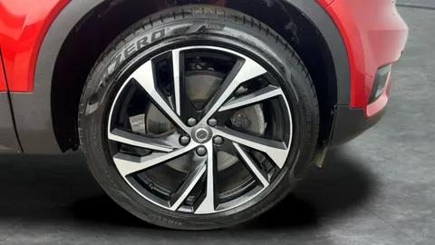 Thumbnail image for the Volvo XC40 1.5h T5 Twin Engine Recharge 10.7kWh R-Design Pro   Plug-in