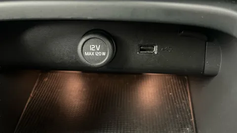 Thumbnail image for the Volvo XC40 1.5h T5 Twin Engine Recharge 10.7kWh R-Design Pro   Plug-in