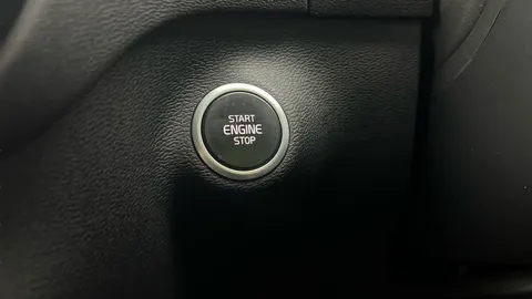 Thumbnail image for the Volvo XC40 1.5h T5 Twin Engine Recharge 10.7kWh R-Design Pro   Plug-in