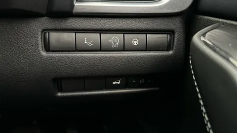 Thumbnail image for the Nissan Qashqai 1.3 DIG-T MHEV Tekna    XTRON