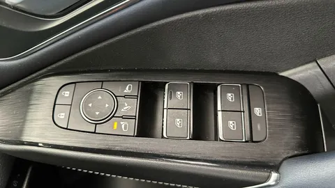 Thumbnail image for the Nissan Qashqai 1.3 DIG-T MHEV Tekna    XTRON