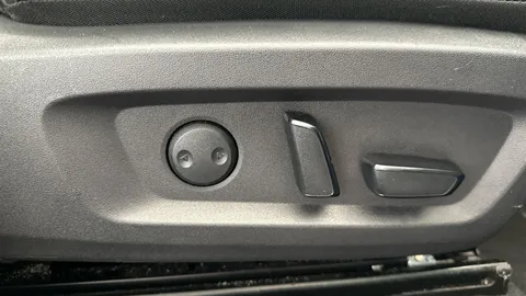 Thumbnail image for the Nissan Qashqai 1.3 DIG-T MHEV Tekna    XTRON