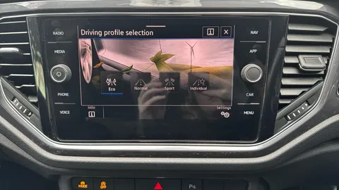 Thumbnail image for the Volkswagen T-Roc 1.5 TSI GPF EVO R-Line   DSG
