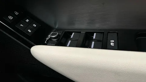Thumbnail image for the Land Rover Range Rover Velar 2.0 D200 MHEV R-Dynamic S   4WD
